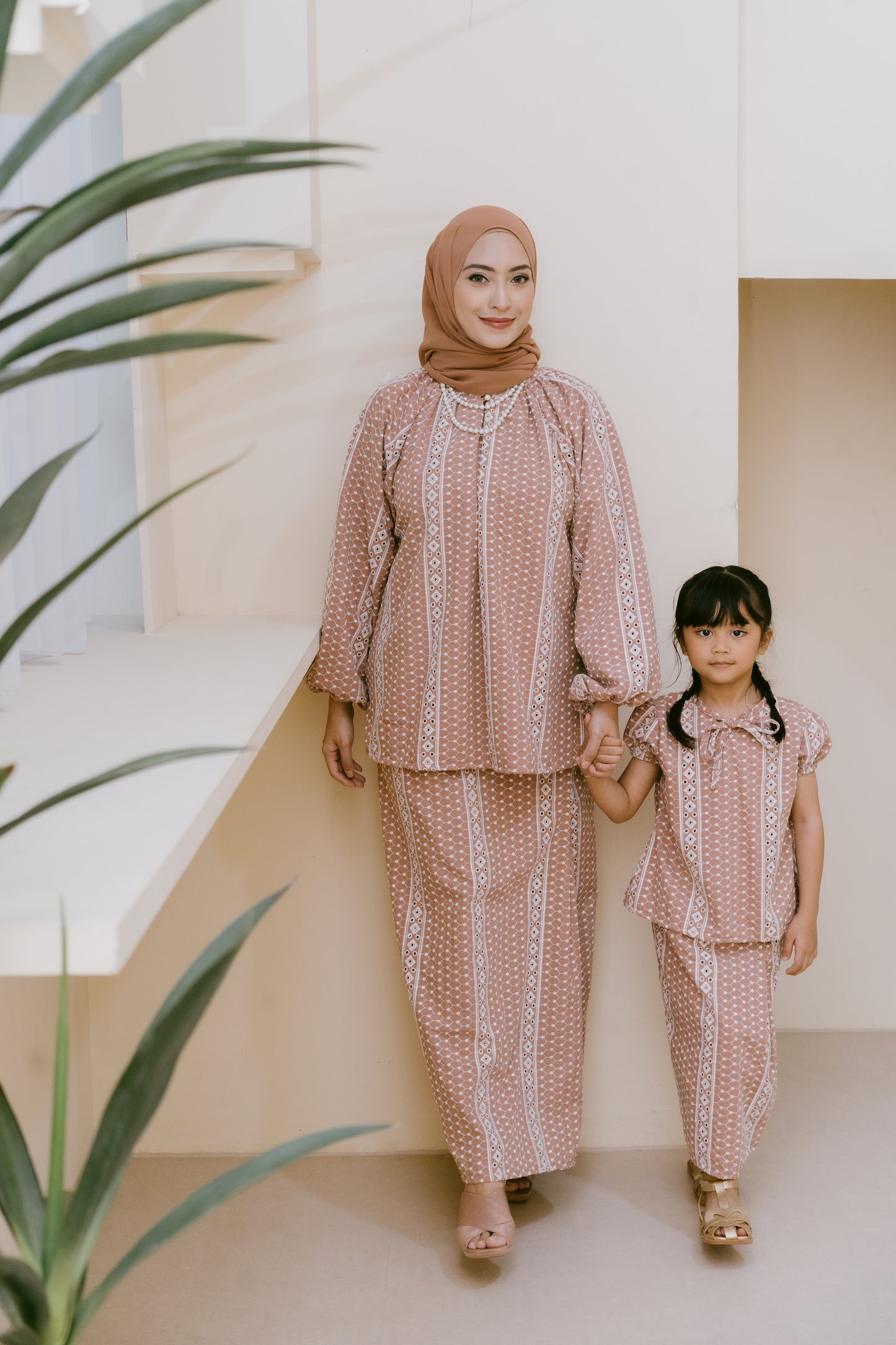 Lestari Adult Set