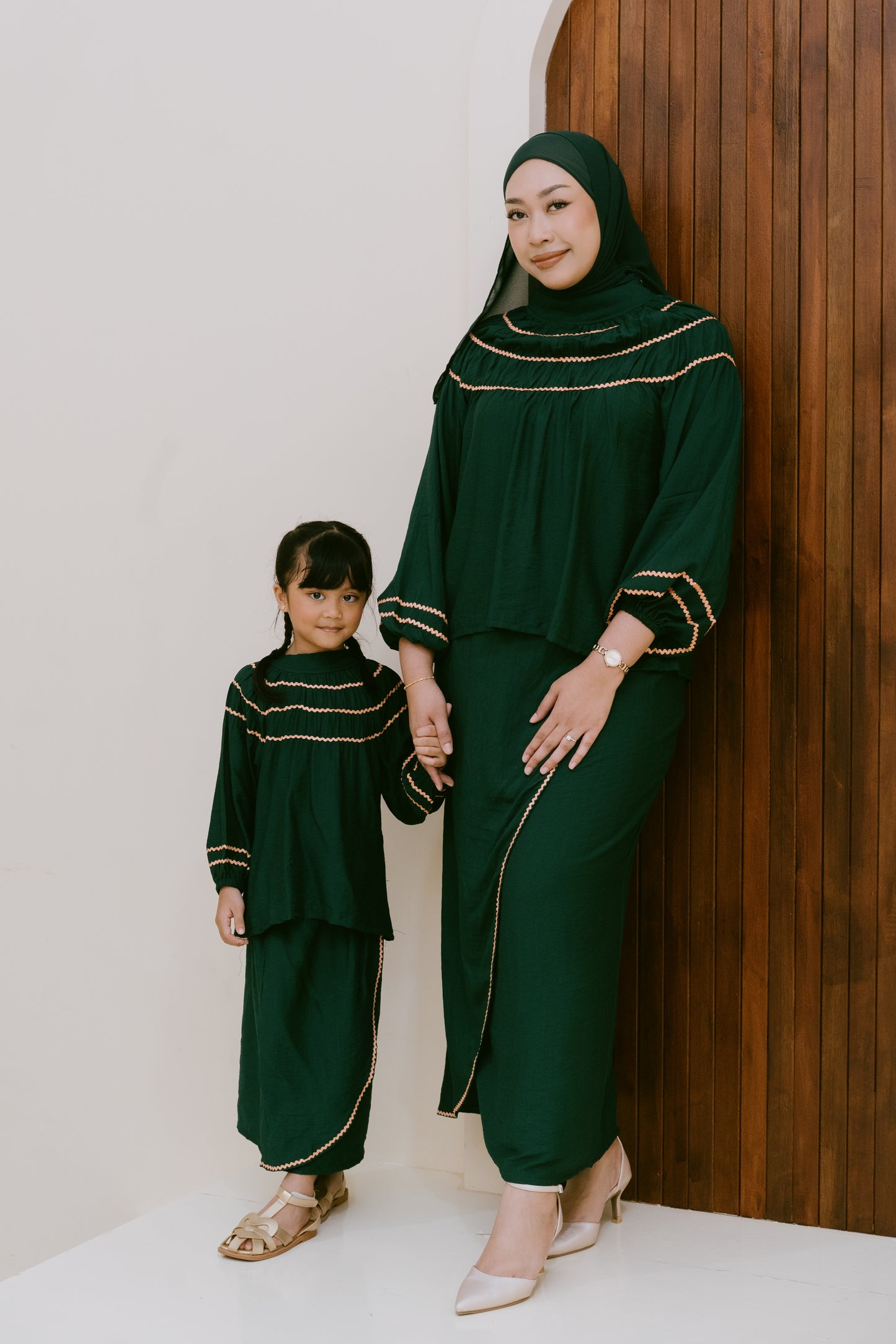 Hira Adult Set