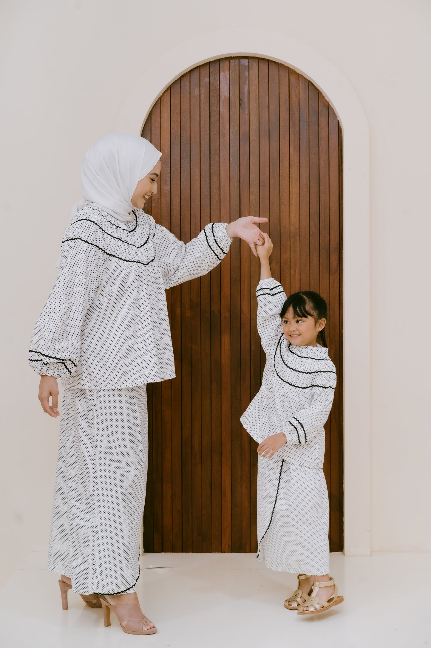 Hira Adult Set