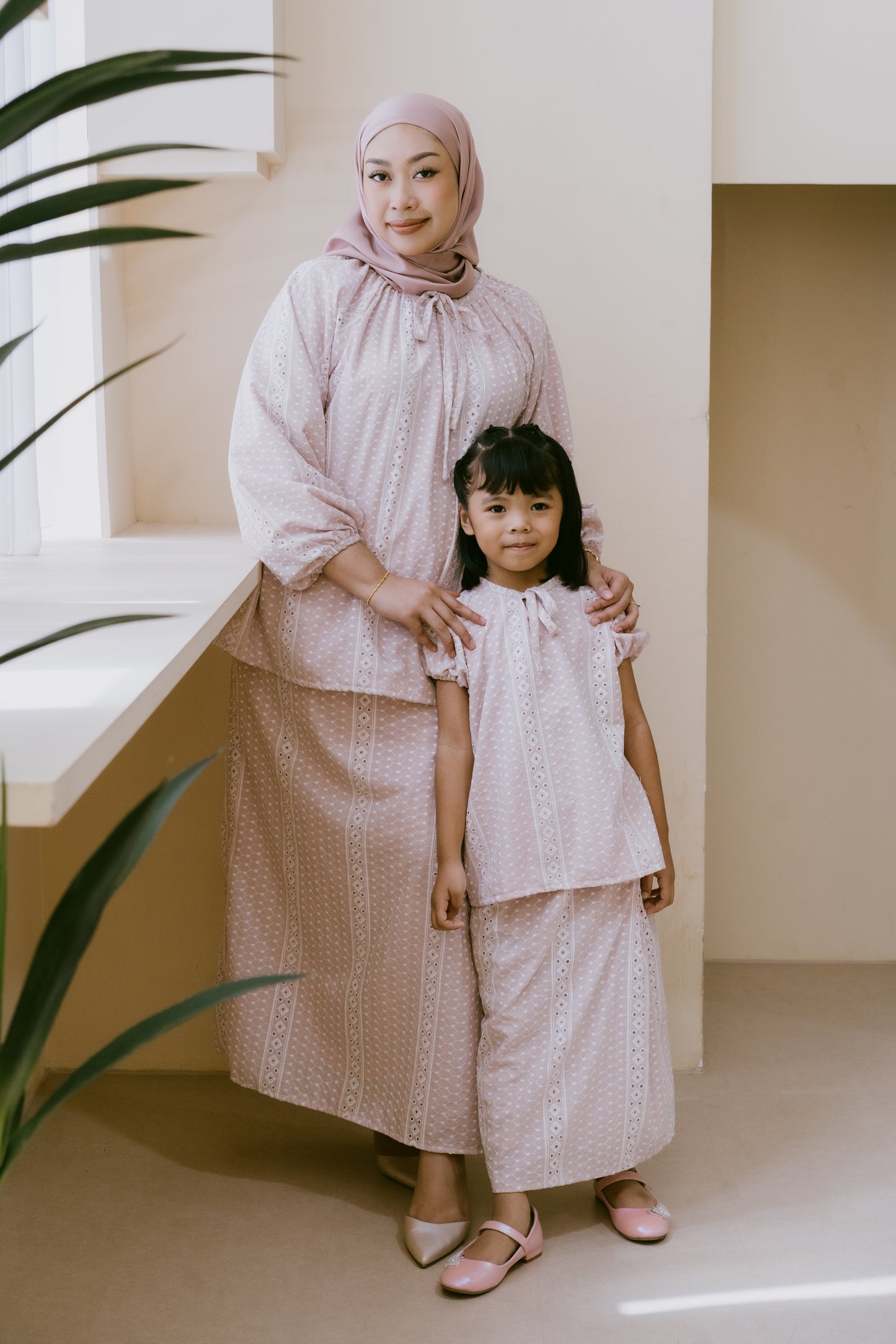 Lestari Adult Set